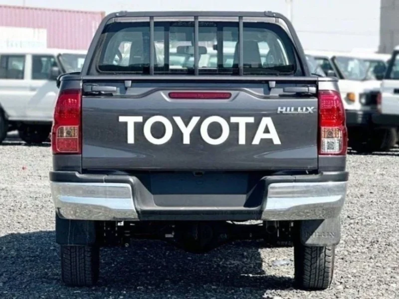 2025 Toyota Hilux 2.4 Litres 4-cylinder Turbo Diesel Engine Grey Black Pickup Truck MT