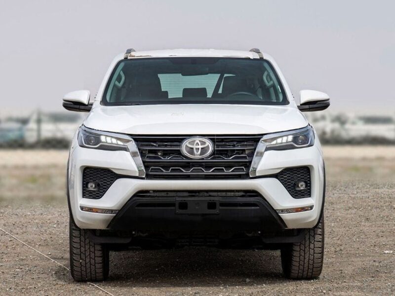 2024 Toyota Fortuner 2.4 Liter 4-cylinder Diesel Turbocharged Engine White Black SUV