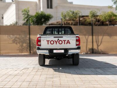 2026 Toyota Hilux SGLX 2.8L 4 Cylinders Turbodiesel Engine White Red Pickup Truck