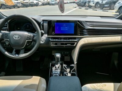 2025 Toyota Camry LE 2.5 Litres 4-cylinder Hybrid Engine White Beige Sedan GCC Specs