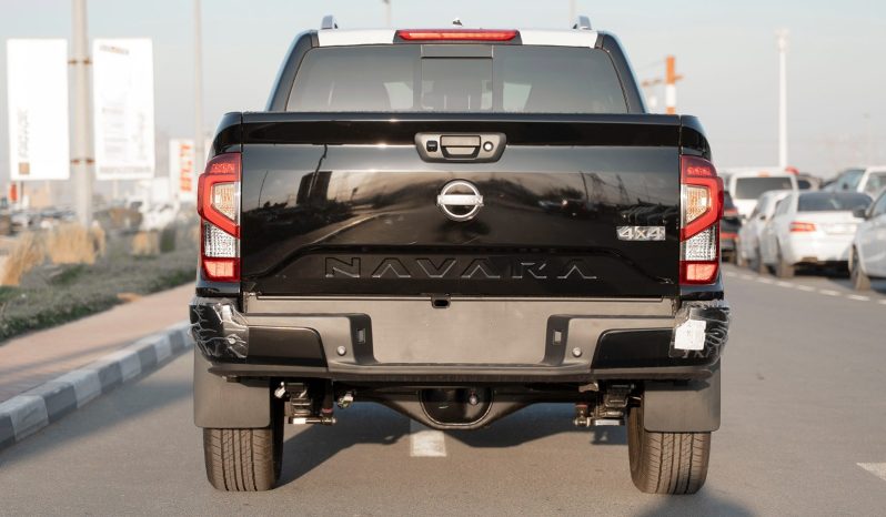 2025 Nissan Navara DC LE 2.5 Litres 4-cylinder Petrol Black Pickup Truck Manual GCC Spec