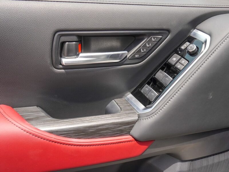 2025 Toyota Land Cruiser VXR Hybrid 3.5-liter V6 Twin-Turbocharged Engine White Red SUV GCC