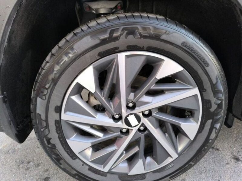 2022 Hyundai Tucson Comfort 1.6L Turbo 4-cylinder Engine Grey Black SUV GCC Specs