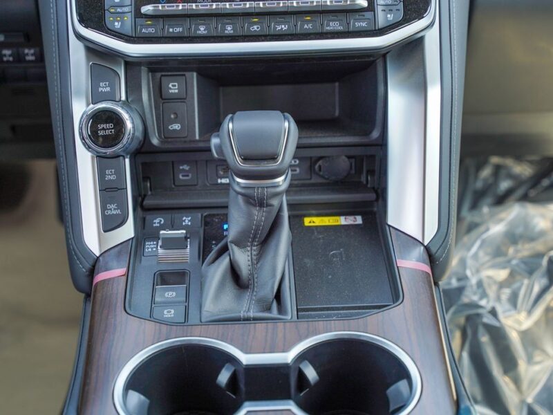 2025 Toyota Land Cruiser 300 VX 4.0-liter V6 Petrol Engine Black SUV Automatic GCC Specs