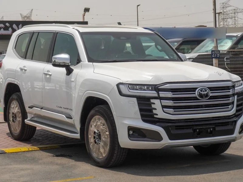 2025 Toyota Land Cruiser VXR Hybrid 3.5-liter V6 Twin-Turbocharged Engine White Red SUV GCC