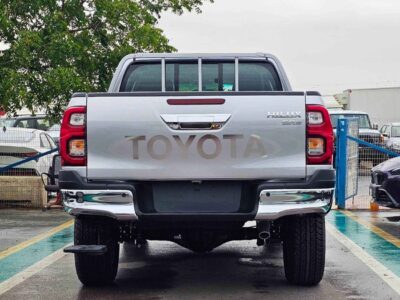 2026 Toyota Hilux SR5 4.0-liter V6 Petrol Engine Silver Black Pickup Truck TRD WOOD INTERIOR
