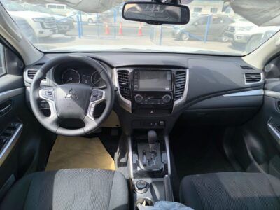 2025 Mitsubishi Pajero Sport 2.4L 4-cylinder Turbo Diesel Engine Grey Black SUV GCC Specs