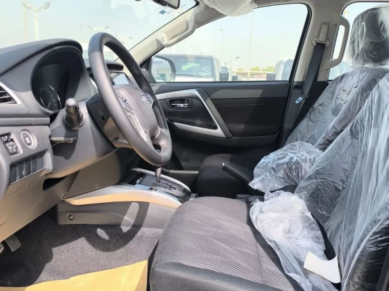 2025 Mitsubishi Pajero Sport 2.4L 4-cylinder Turbo Diesel Engine Grey Black SUV GCC Specs