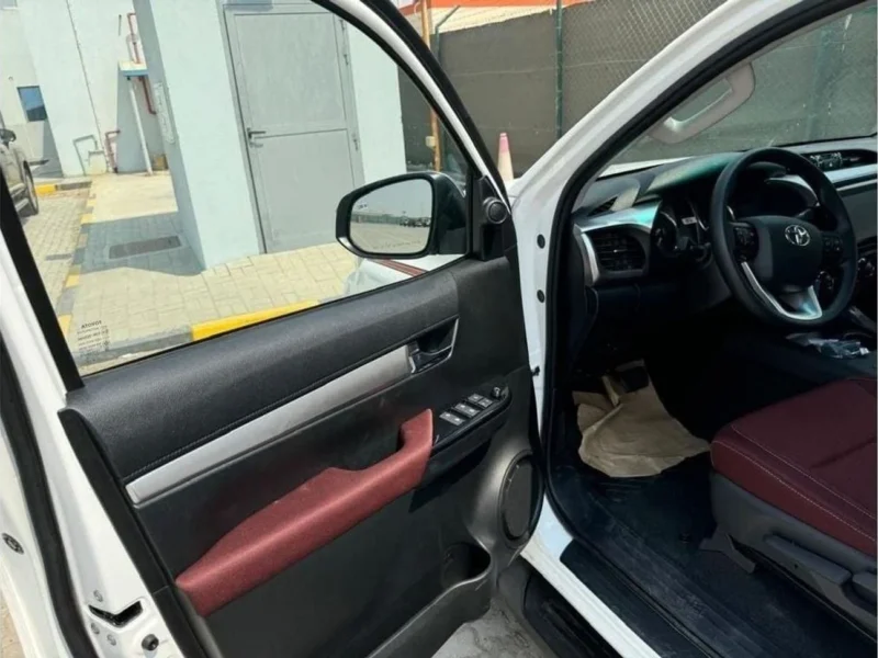 2025 Toyota Hilux 2.7L 4-cylinder Petrol Engine White Red Pickup Truck Automatic Full Option