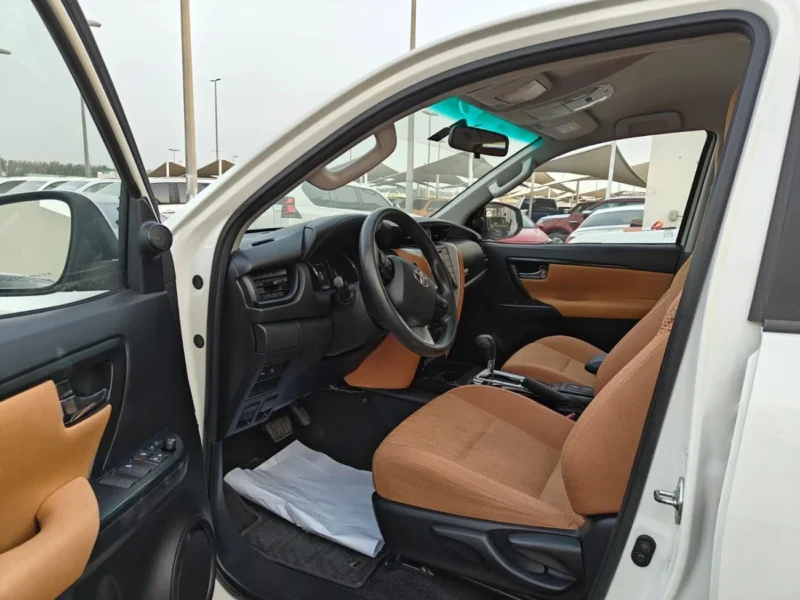 2020 Toyota Fortuner 4-Cylinder Petrol Engine 2.7-liter VVT-i White Tan SUV GCC Specs