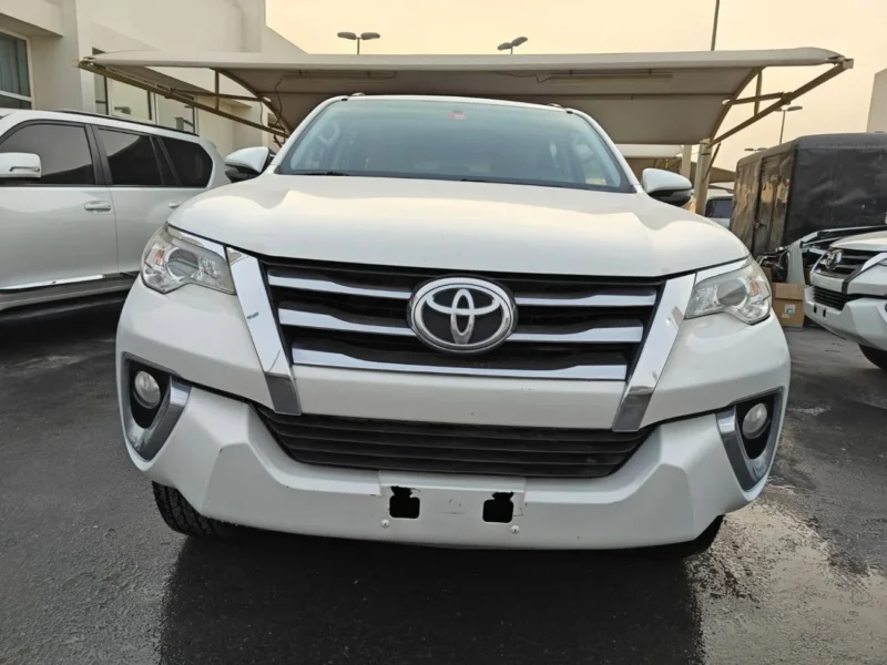 2020 Toyota Fortuner 4-Cylinder Petrol Engine 2.7-liter VVT-i White Tan SUV GCC Specs