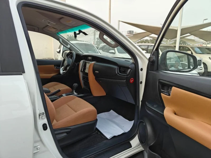 2020 Toyota Fortuner 4-Cylinder Petrol Engine 2.7-liter VVT-i White Tan SUV GCC Specs