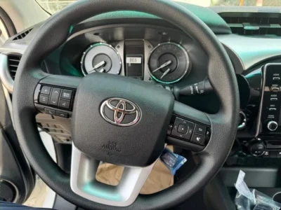 2025 Toyota Hilux 2.7L 4-cylinder Petrol Engine White Red Pickup Truck Automatic Full Option