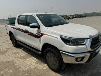 2025 Toyota Hilux 2.7L 4-cylinder Petrol Engine White Red Pickup Truck Automatic Full Option