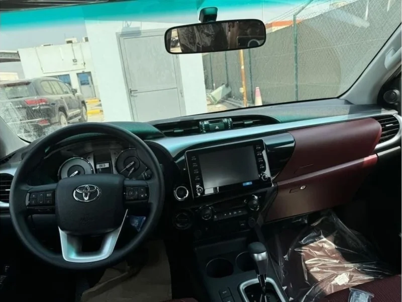 2025 Toyota Hilux 2.7L 4-cylinder Petrol Engine White Red Pickup Truck Automatic Full Option