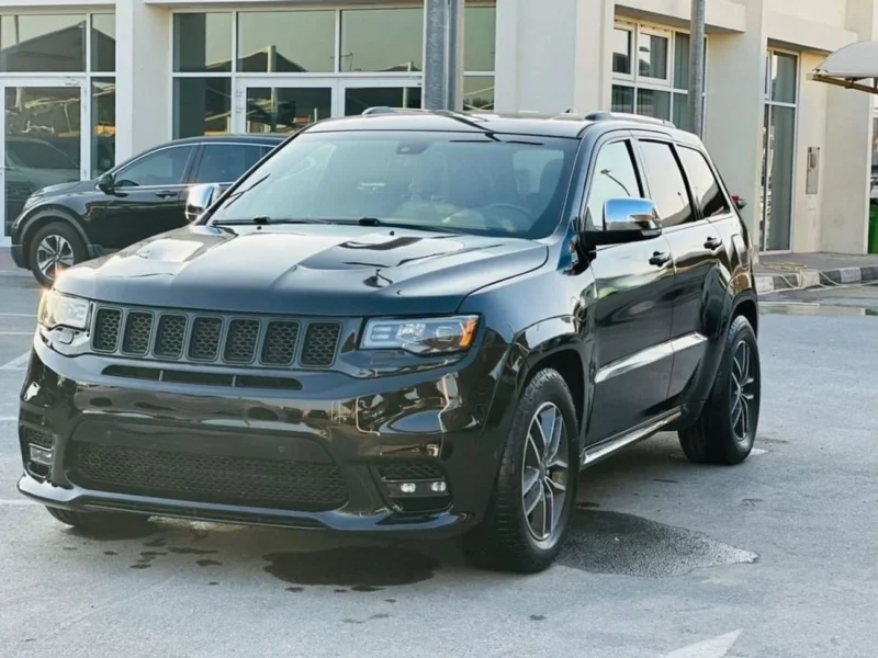 2017 Jeep Grand Cherokee Limited 5.7 Litres HEMI V8 Petrol Engine Black SUV American Specs