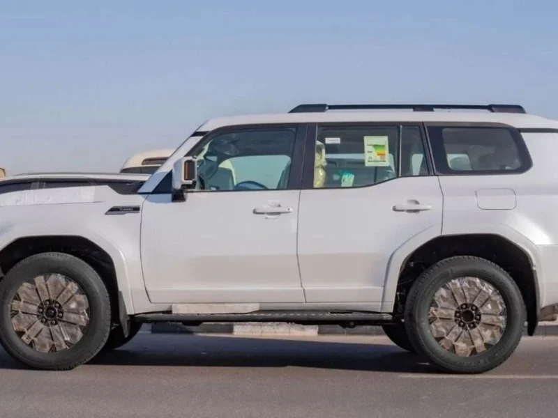 2025 Toyota Prado 2.4L turbocharged 4-Cylinder Petrol Engine White Beige SUV