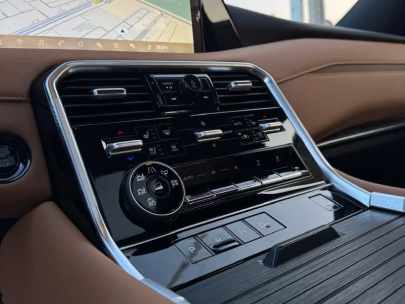 2025 Nissan Patrol Platinum 3.8-liter DOHC V6 Petrol Engine Black Tan SUV