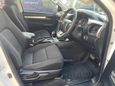 2021 Toyota Hilux SR5 Dual Cab 2.8L 4-cylinder Turbo-Diesel Engine White Black Pickup