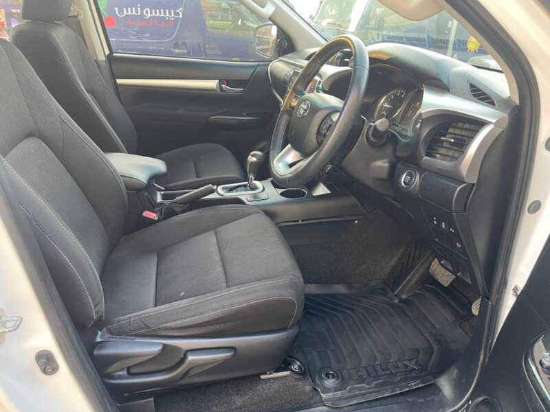 2021 Toyota Hilux SR5 Dual Cab 2.8L 4-cylinder Turbo-Diesel Engine White Black Pickup