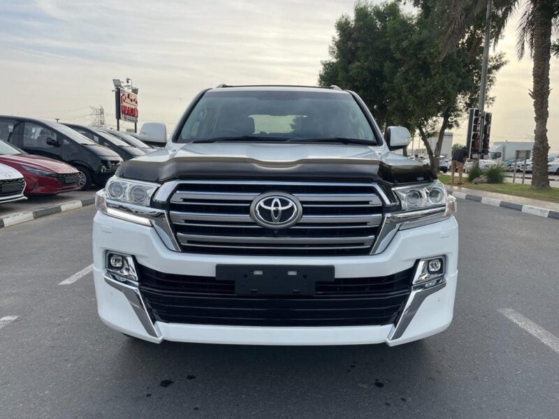 2021 Toyota Land Cruiser VX 4.5-litre Diesel Twin-Turbo V8 Engine White Black SUV