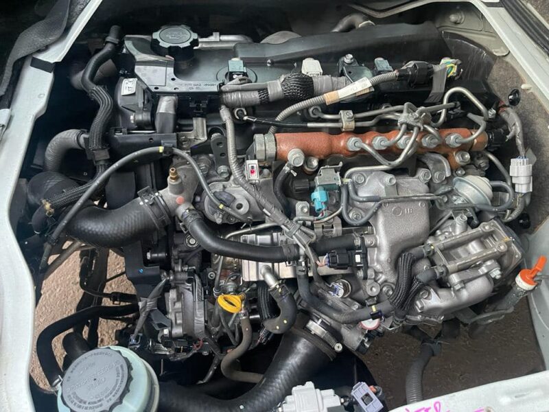 2017 Toyota Hiace Commuter SLWB 3.0 Litres 4 Cylinder Diesel Engine White Grey Van