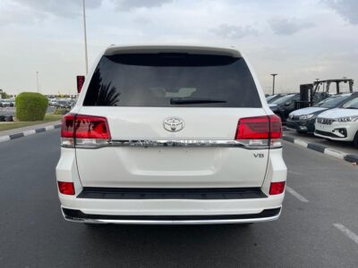 2021 Toyota Land Cruiser VX 4.5-litre Diesel Twin-Turbo V8 Engine White Black SUV