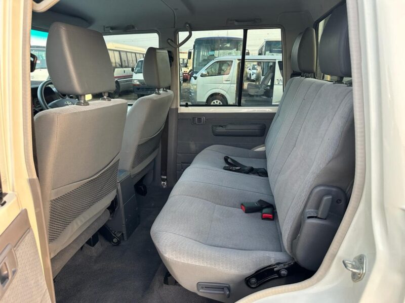 2020 Toyota Land Cruiser 79 Series Dual Cab 4.5L V8 Turbo Diesel White Grey Pickup Truck