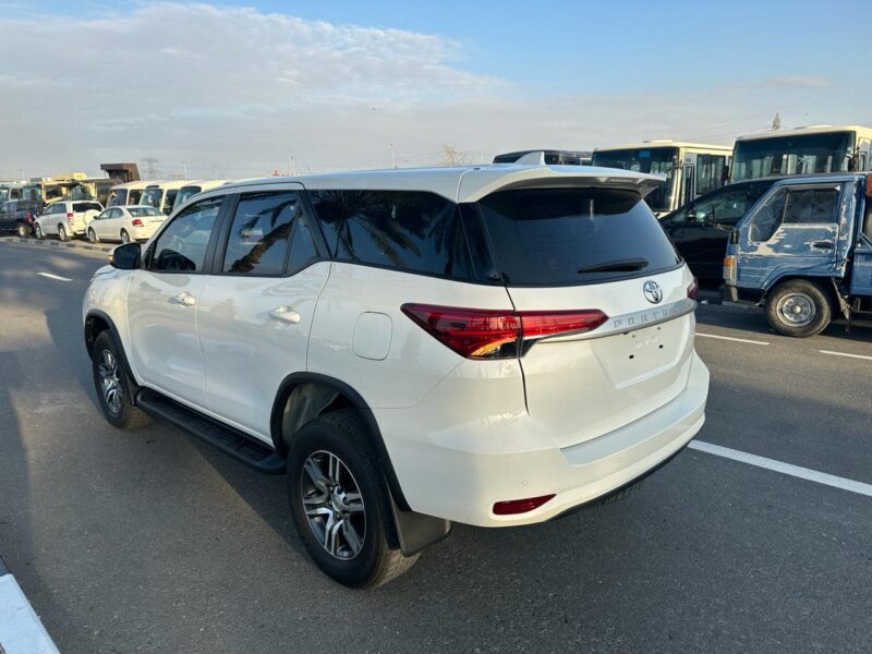2022 Toyota Fortuner GXL Auto 2.8L 4 Cylinders Turbo Diesel Engine White Black SUV