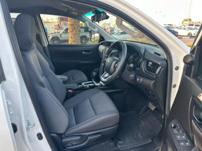 2022 Toyota Fortuner GXL Auto 2.8L 4 Cylinders Turbo Diesel Engine White Black SUV