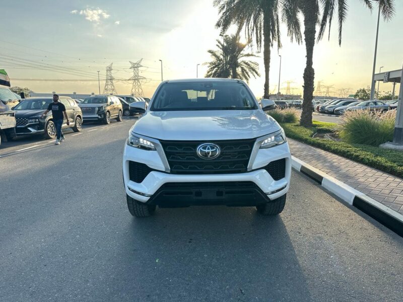2022 Toyota Fortuner GXL Auto 2.8L 4 Cylinders Turbo Diesel Engine White Black SUV
