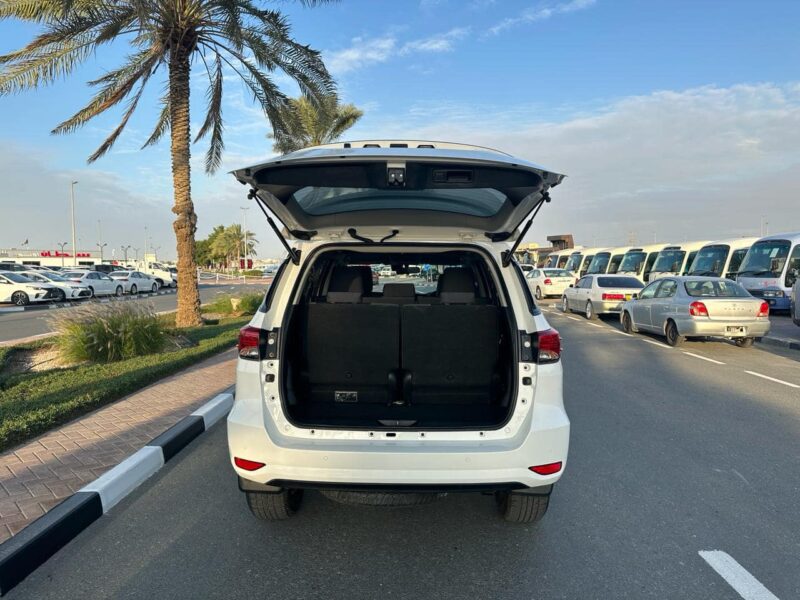 2022 Toyota Fortuner GXL Auto 2.8L 4 Cylinders Turbo Diesel Engine White Black SUV