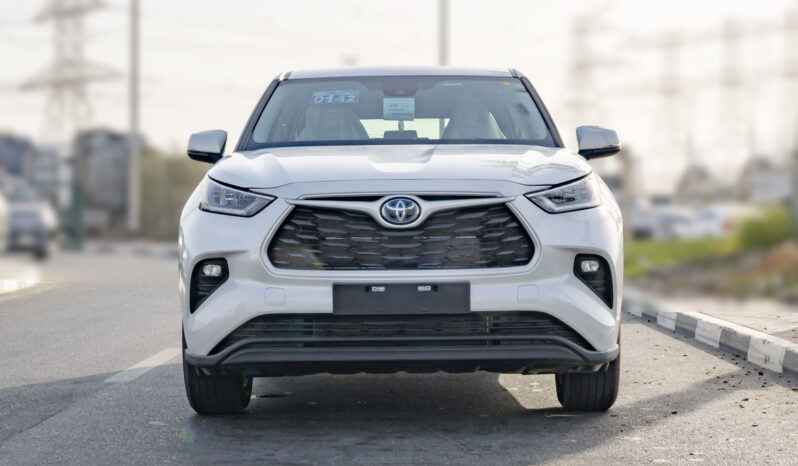 2025 Toyota Highlander LE 2.5L Inline-4 Hybrid Engine White Black SUV Automatic