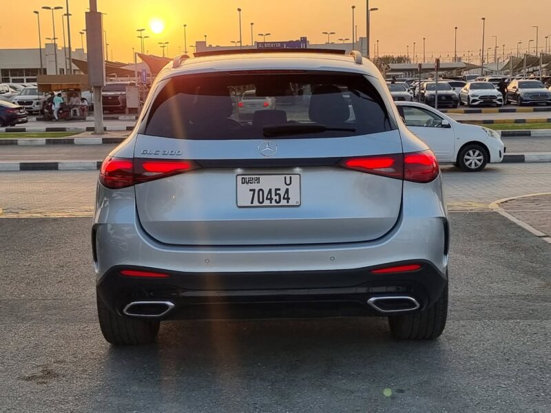 2024 Mercedes-Benz GLC 2.0-liter Inline 4-cylinder Turbocharged Engine Silver Black SUV
