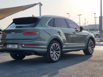 2023 Bentley Bentayga 4.0 litres V8 Twin Turbo Special Order Green Beige Luxury SUV