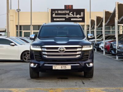 2023 Toyota Land Cruiser VXR 3.5L Twin Turbo V6 Petrol Engine Black Red SUV