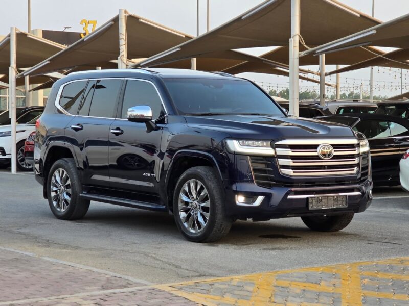 2023 Toyota Land Cruiser VXR 3.5L Twin Turbo V6 Petrol Engine Black Red SUV