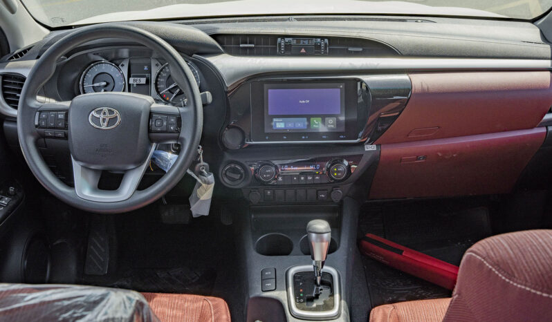 2025 Toyota Hilux 2.7L 4-cylinder, DOHC, 16-valve with VVT-i White Red Pickup Truck