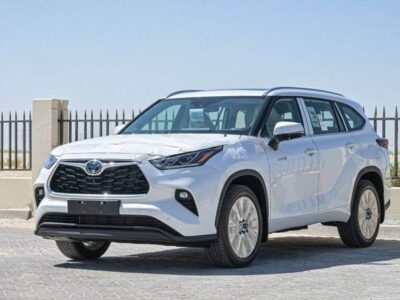 2025 Toyota Highlander Hybrid VXR 2.5 Litres 4 Cylinders Engine White Beige SUV