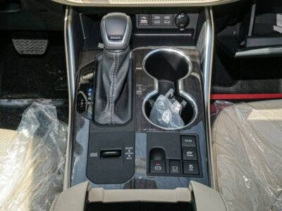 2025 Toyota Highlander Hybrid VXR 2.5 Litres 4 Cylinders Engine White Beige SUV