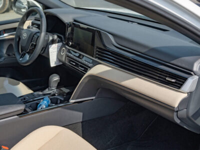 2025 Toyota Camry LE Facelift .5L Inline-4 DOHC 16-Valve with Dual VVT- White Beige Sedan