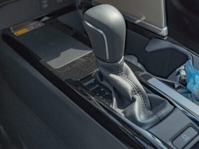 2025 Toyota Camry LE Facelift .5L Inline-4 DOHC 16-Valve with Dual VVT- White Beige Sedan