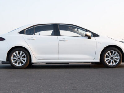 2025 Toyota Corolla 1.8L 4-cylinder Atkinson-cycle Petrol Engine White Black Sedan