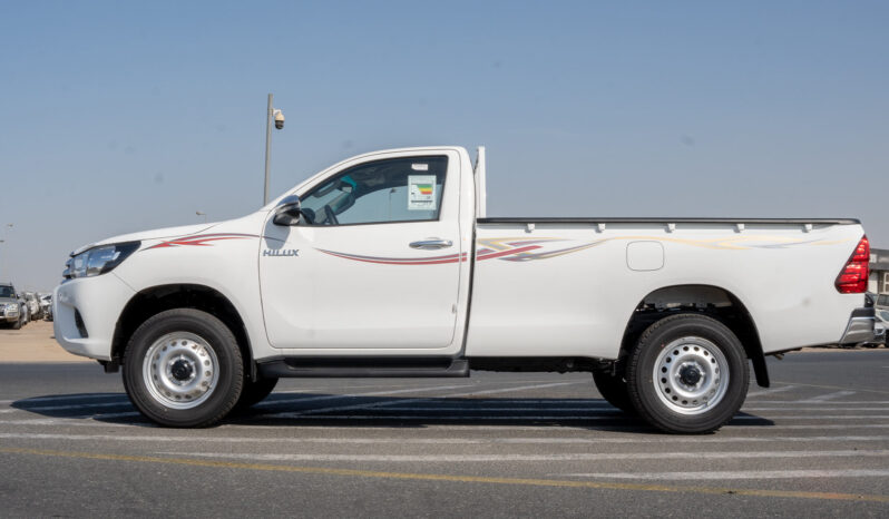 2025 Toyota Hilux SC MT 2.7L 4-cylinder DOHC, Dual VVT-i White Red Pickup Truck