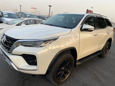 2017 Toyota Fortuner Crusade 2.8L Turbo Diesel Engine White Brown SUV Automatic