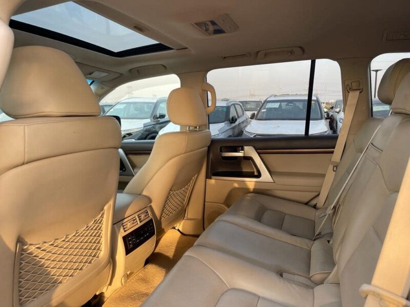 2018 Toyota Land Cruiser VX 200 Series 4.5L V8 Twin Turbo Diesel Engine Black Beige SUV