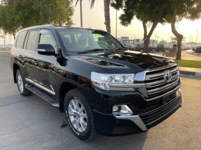 2018 Toyota Land Cruiser VX 200 Series 4.5L V8 Twin Turbo Diesel Engine Black Beige SUV