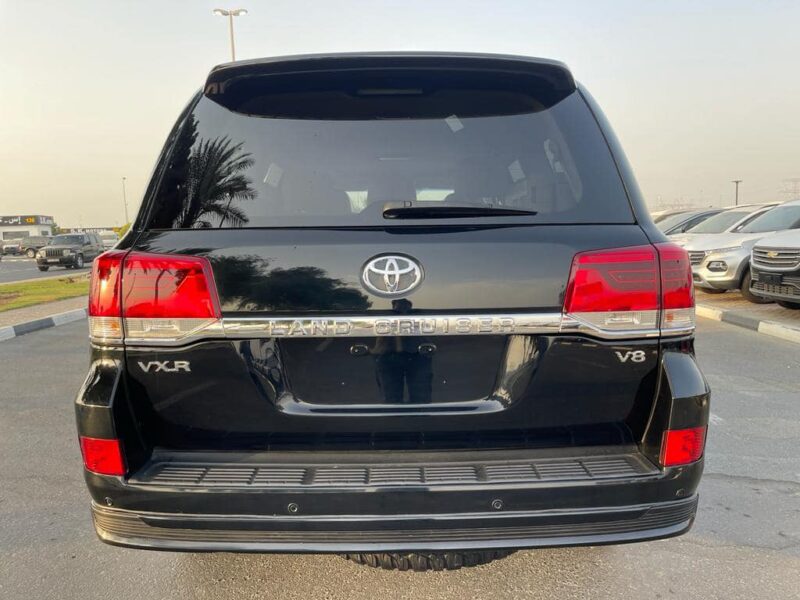 2018 Toyota Land Cruiser VX 200 Series 4.5L V8 Twin Turbo Diesel Engine Black Beige SUV