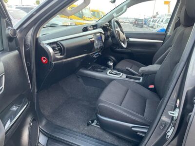 2016 Toyota Hilux SR5 Dual Cab 2.8-litre 4-cylinder Turbo Diesel Grey Black Pickup