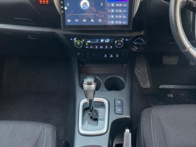 2016 Toyota Hilux SR5 Dual Cab 2.8-litre 4-cylinder Turbo Diesel Grey Black Pickup